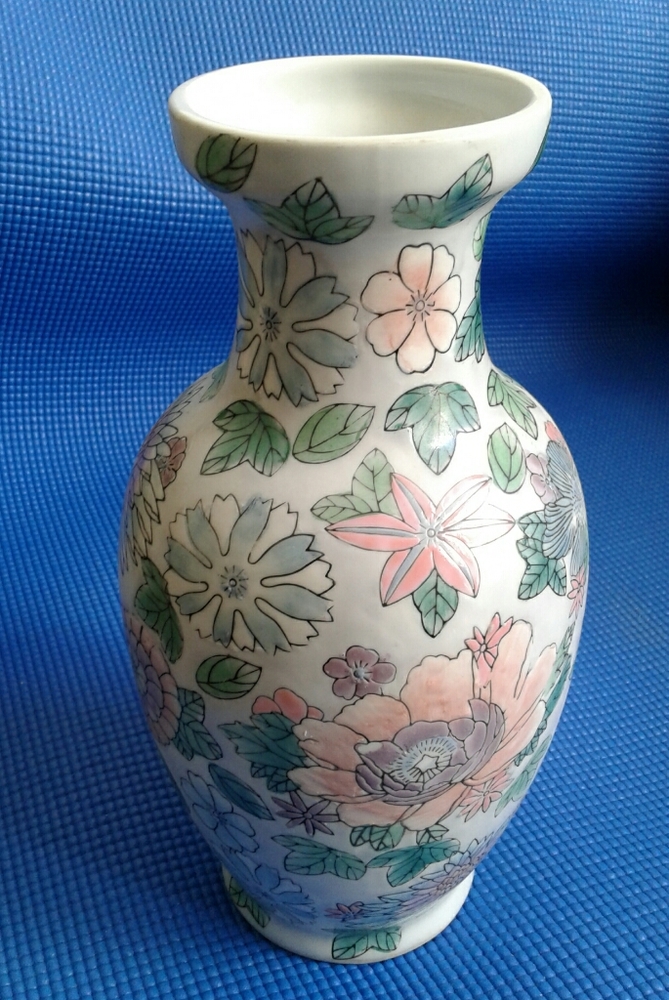 Asian porcelain  vase